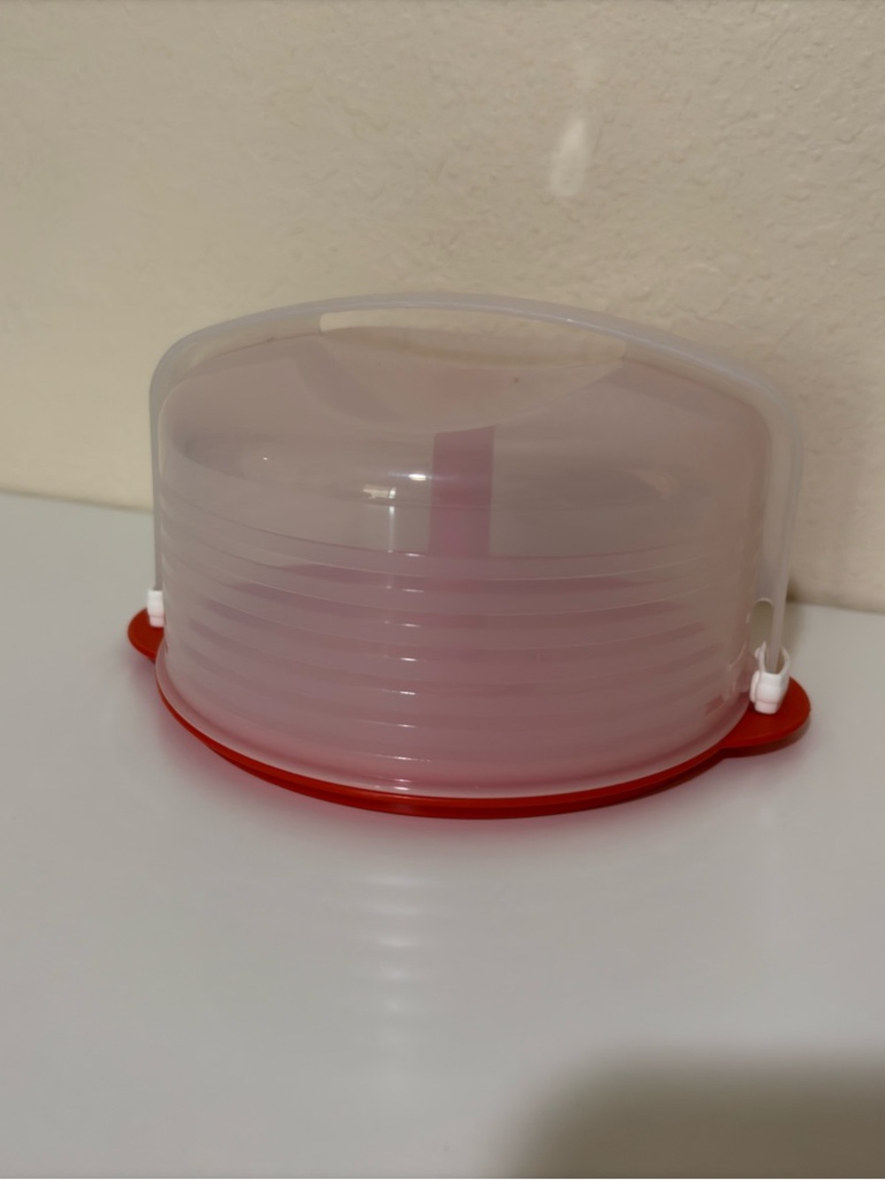 Tupperware Kids cake taker / cd holder / cheese ball holder